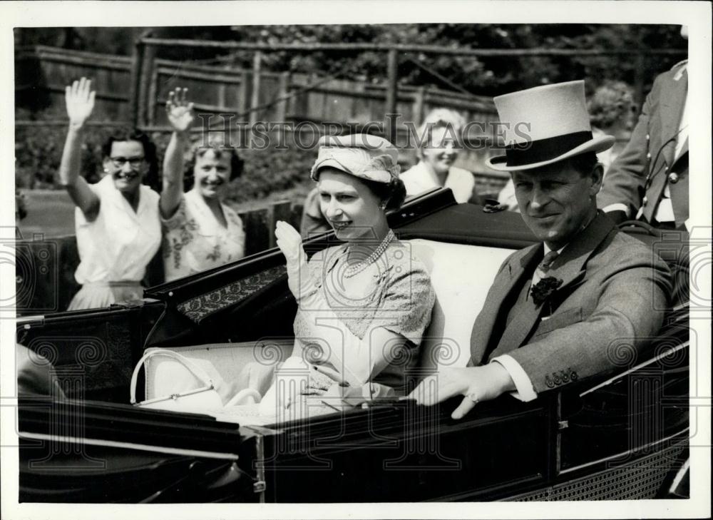 1957 Press Photo H.M. The Queen - with the Duke Of Edinburgh - Historic Images