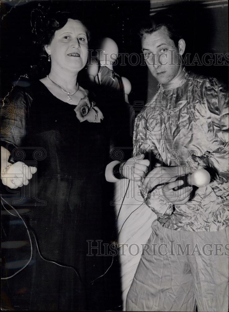 Press Photo 45 year old Anna Sigmund sat down on the electric chair - Historic Images