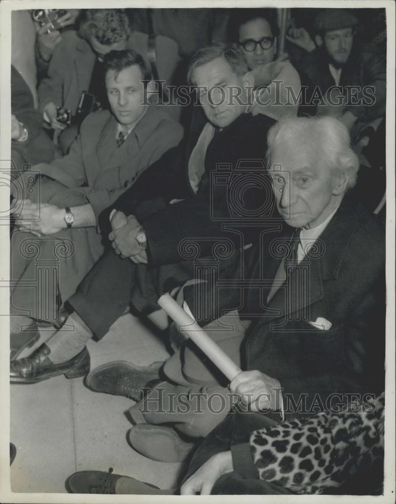 1961 Press Photo Ear Rissell in &quot;Sit Down&quot; H-Bomb Protest - Historic Images