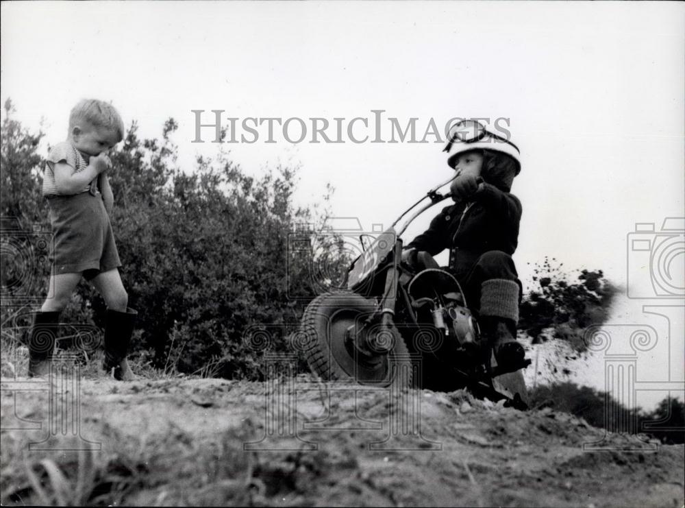 Press Photo Britain&#39;s youngest Scrambler rider ,Clive Loynes &amp; brother - Historic Images