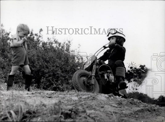Press Photo Britain's youngest Scrambler rider ,Clive Loynes & brother - Historic Images