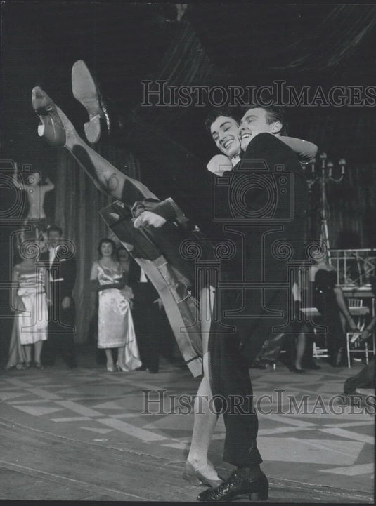 1957 Press Photo Harry Friedauer, singer of Gartnerplatz-Theater in Munich - Historic Images