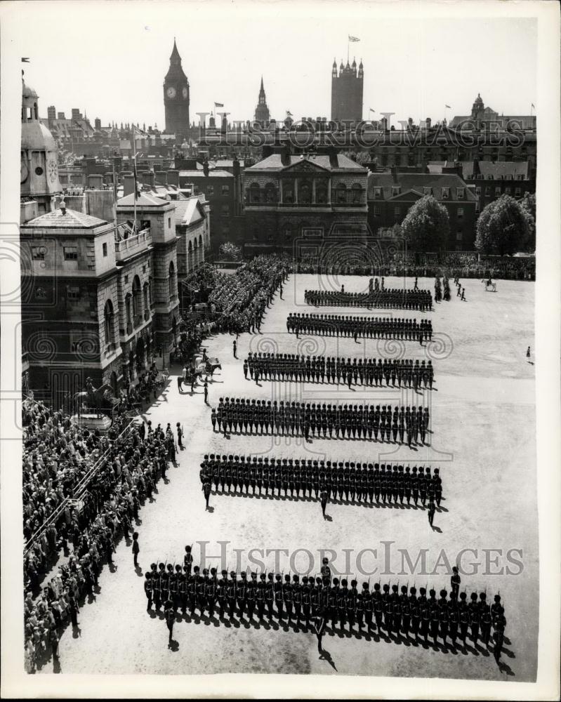 1957 Press Photo H.M. The Queen During The Trooping The Colour Ceremony - Historic Images