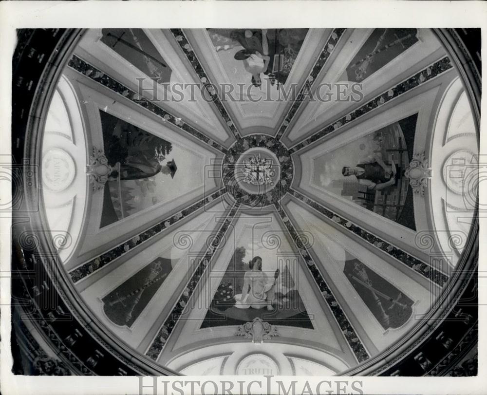 1952 Press Photo Inside the new old Bailey - Looking up at the dome - Historic Images