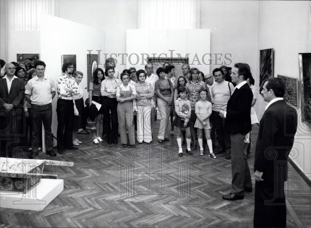 1974 Press Photo Exhibition of Works By Painter Ivan Szkok in Budapest - Historic Images