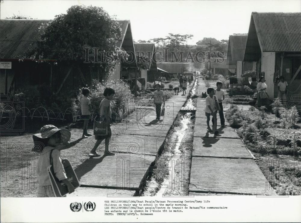 Press Photo Philippines 1984 Boat People Bataan Processing Centre/Camp - Historic Images