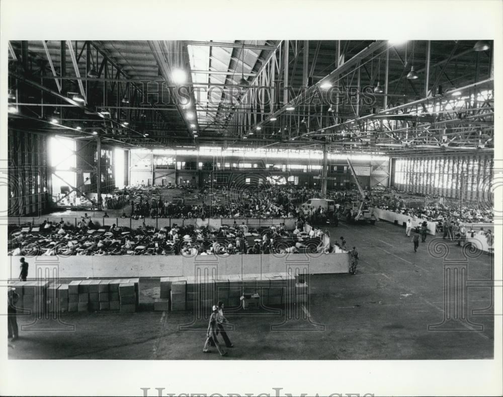 Press Photo Hanger, Cuban Refugees - Historic Images