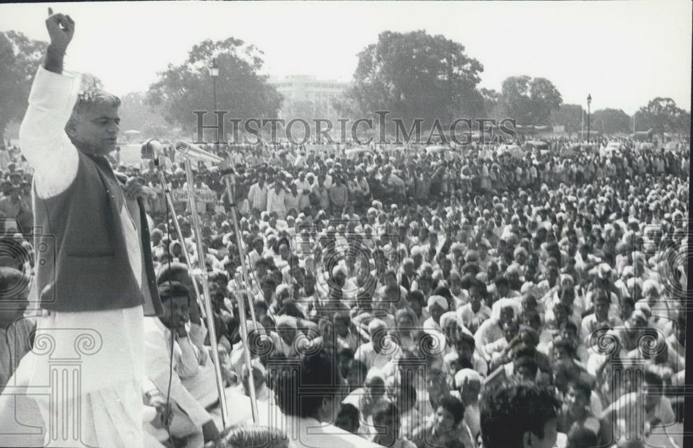 Press Photo Farmers holding a ralley in support of Home Minister Charan Singh - Historic Images