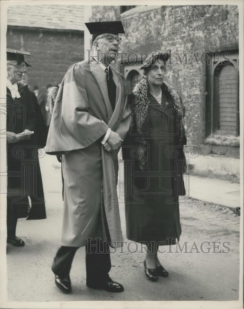 1955 Press Photo King Gustav of Sweden receives Degree at Oxford University - Historic Images