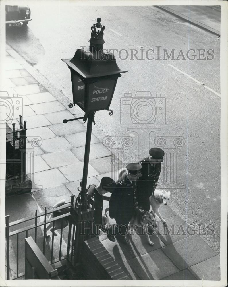 Press Photo London Police Station - Historic Images