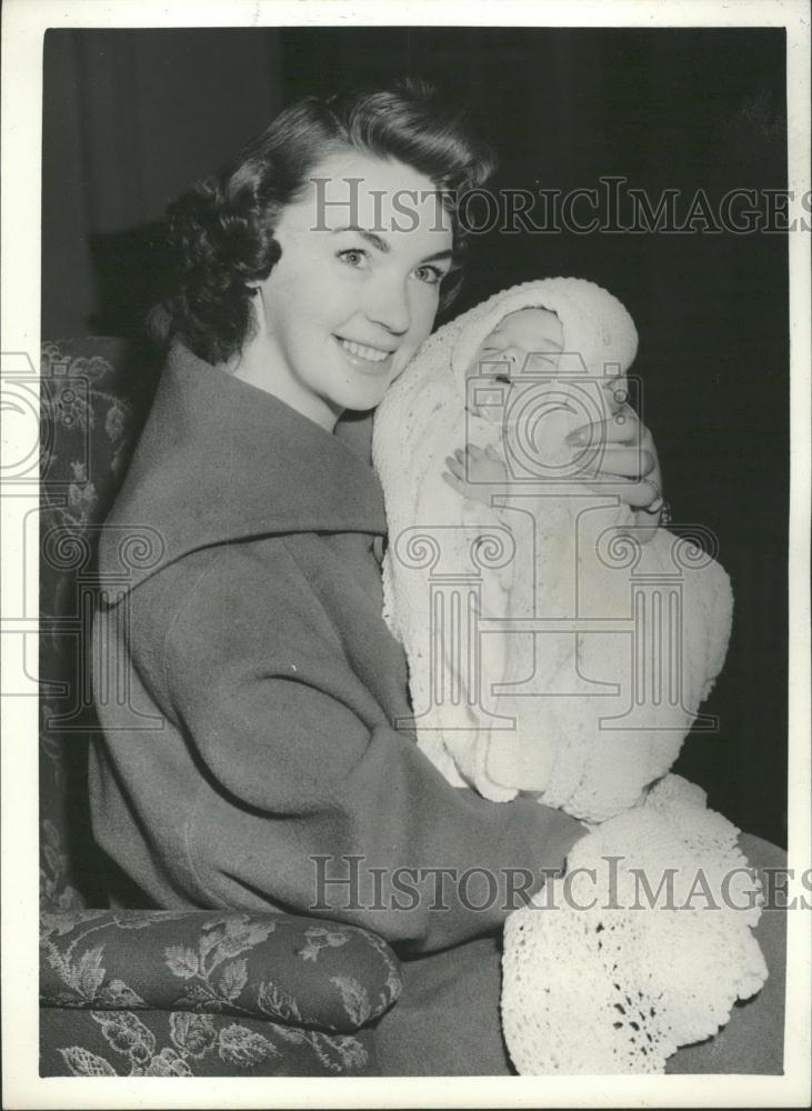 1956 Press Photo Mrs. Dickie Valentine and Daughter Leave Hospital - Historic Images