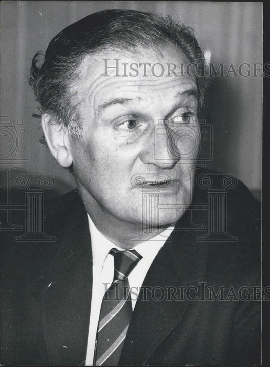 1967 Press Photo Antiquity Trader Eddie Chapman Press Conference - Historic Images