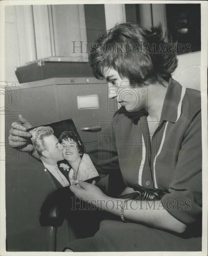 1958 Press Photo Rock Singer Larry Sage Disappears - Historic Images