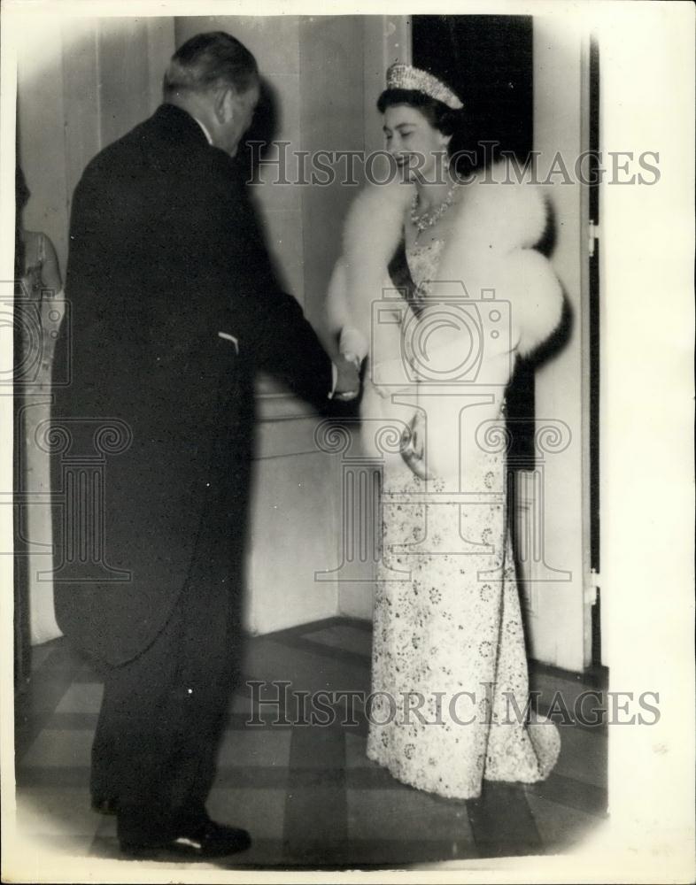 1957 Press Photo French President Coty Received By Queen Elizabeth Embassy - Historic Images