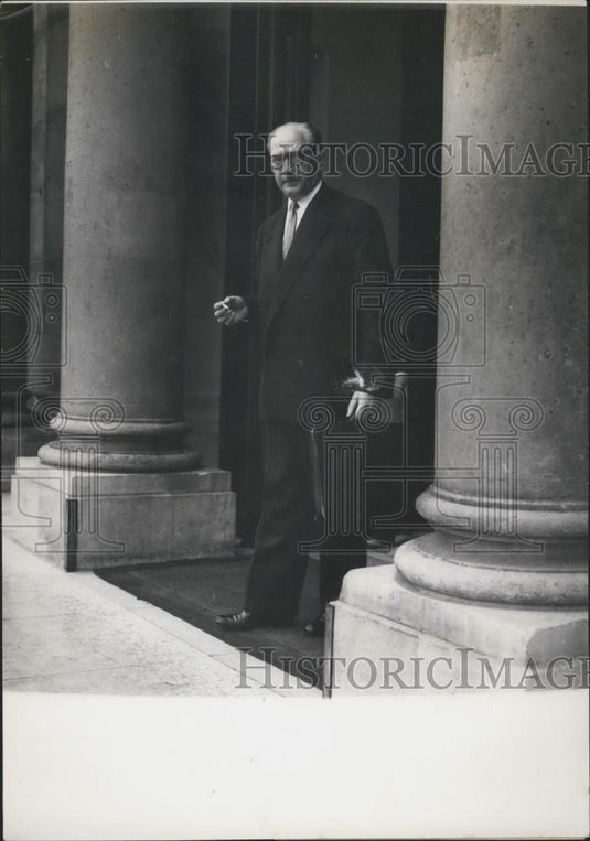 1956 Press Photo French Prime Minister Premier Guy Mollet Elysee Lobby France - Historic Images