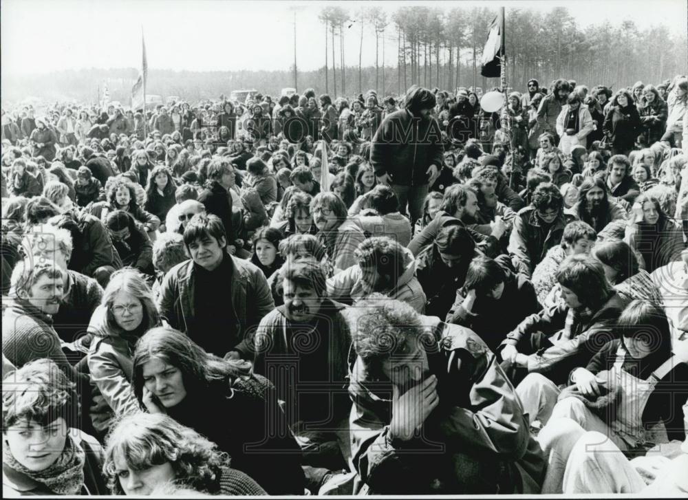 Press Photo Atomic-power-opponents occupy the area of the atomic-power-plant - Historic Images