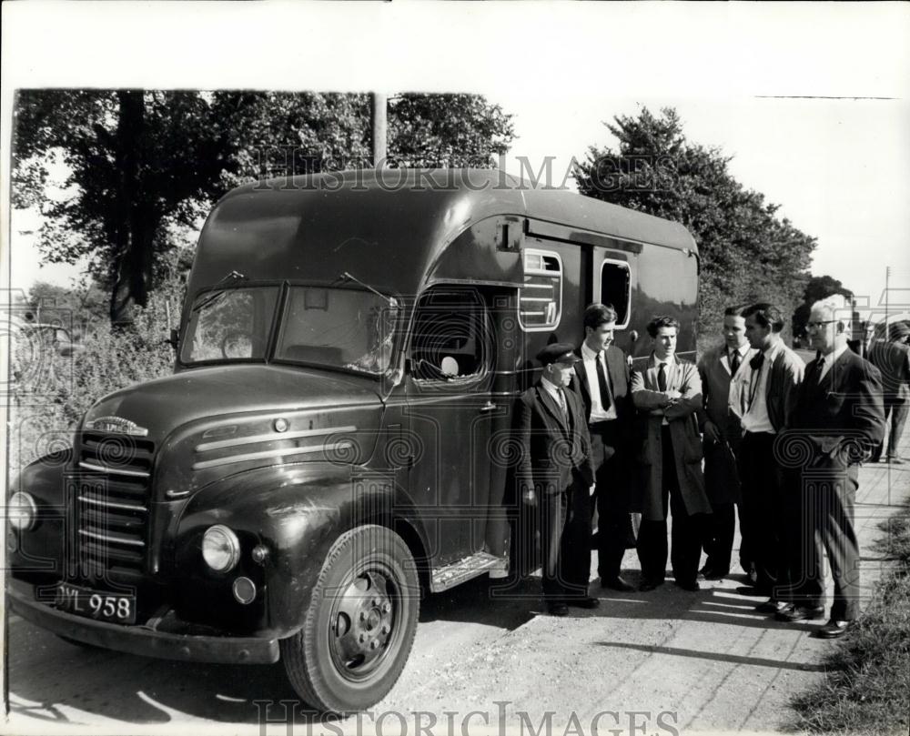 1963 Press Photo George Smith Pete Keynton Hutchings Ronald Havilland Van Heist - Historic Images