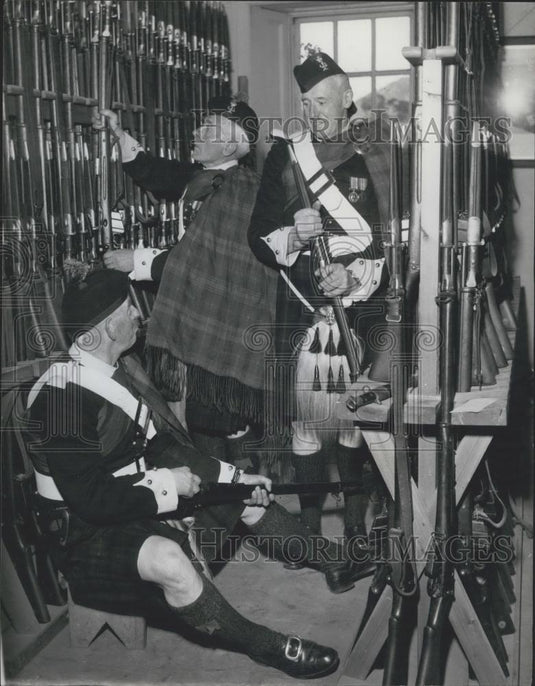 Press Photo Sandy MacDonald D.M. Stewart William Check Armory - Historic Images