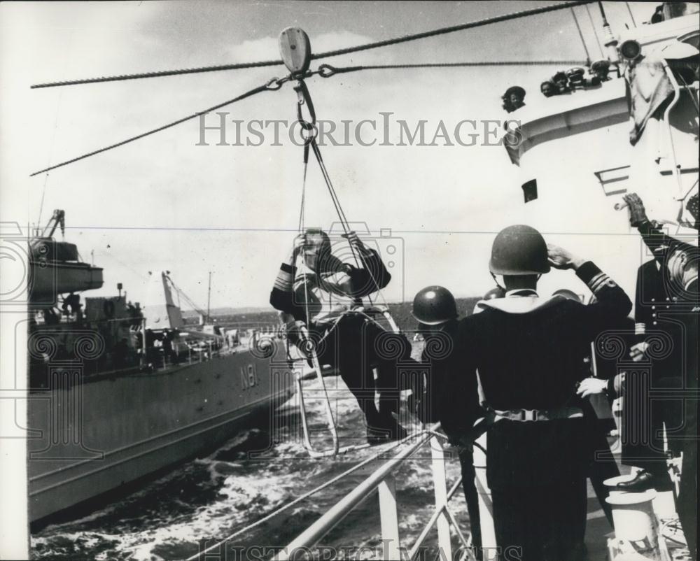 1966 Press Photo Danish King Frederik in a boarswains-chair - Historic Images