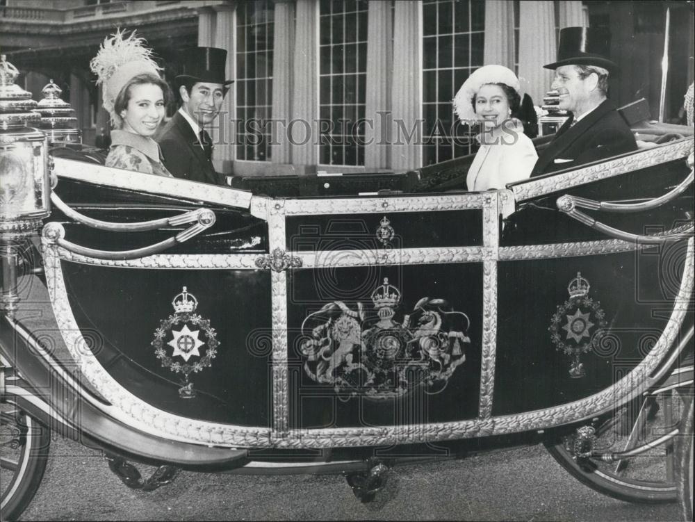 1972 Press Photo The Queen and Prince Philip, with Prince Charles and Prince An - Historic Images