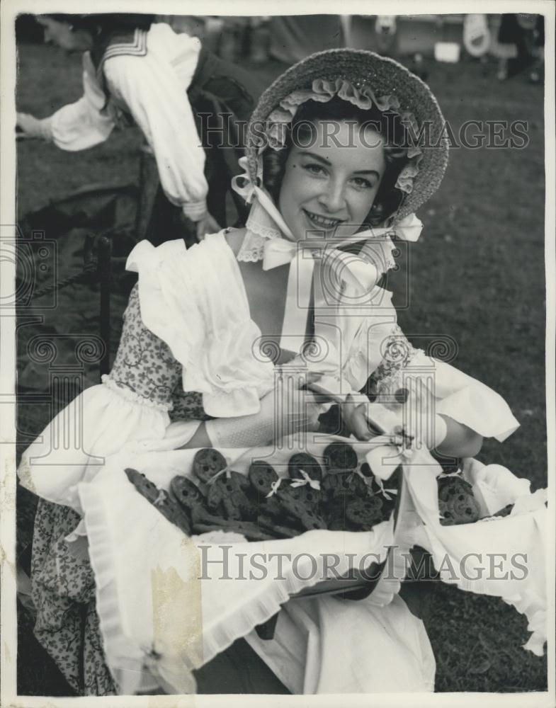 Press Photo Olde Village Fair of Monken Hadley Opened At Hadley Highstone - Historic Images