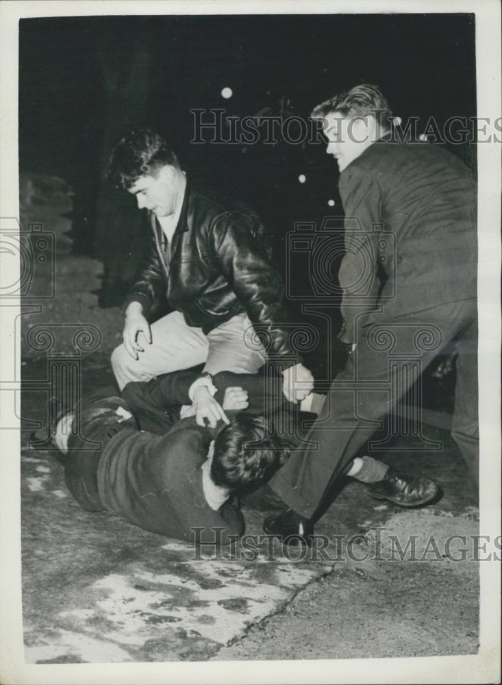 1958 Press Photo Late Night Riots In Paris - Historic Images