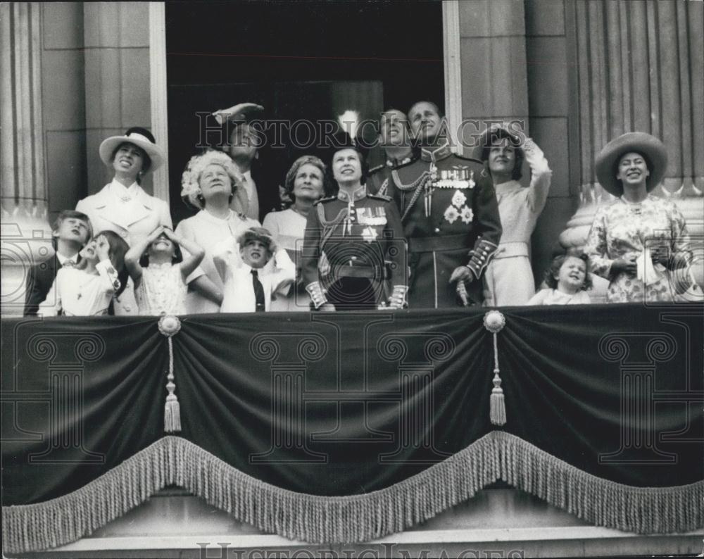 1971 Press Photo Queen Takes The Salute At the Trooping The Colour Ceremony - Historic Images