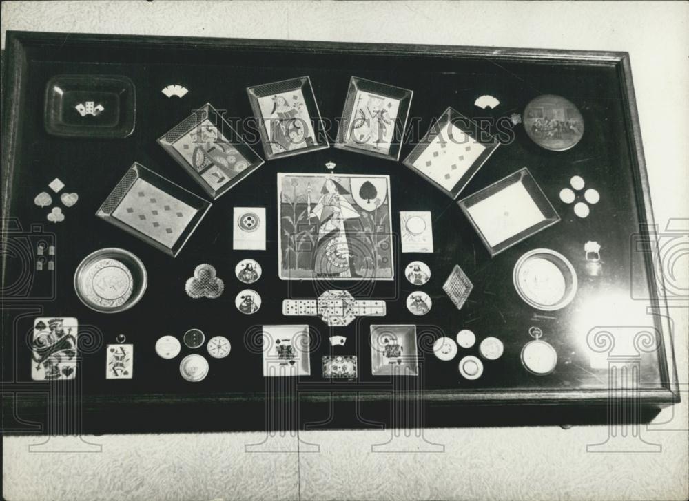 Press Photo Sir William Penn's Large Collection Of Playing Cards Diff Countries - Historic Images