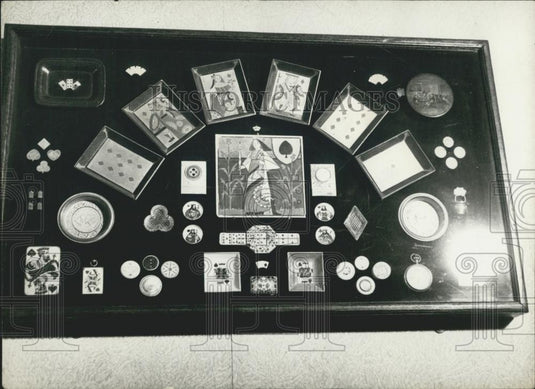Press Photo Sir William Penn's Large Collection Of Playing Cards Diff Countries - Historic Images