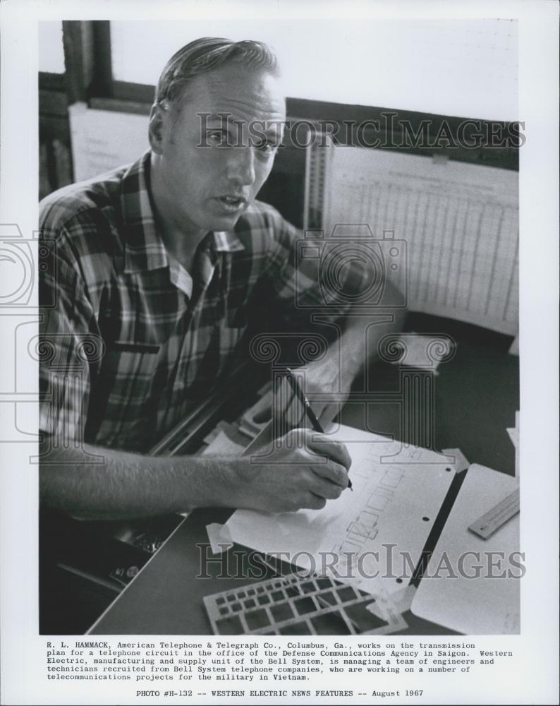 1967 Press Photo R. L. HANKACK, American Telephone &amp; Telegraph Co. In Saigon - Historic Images