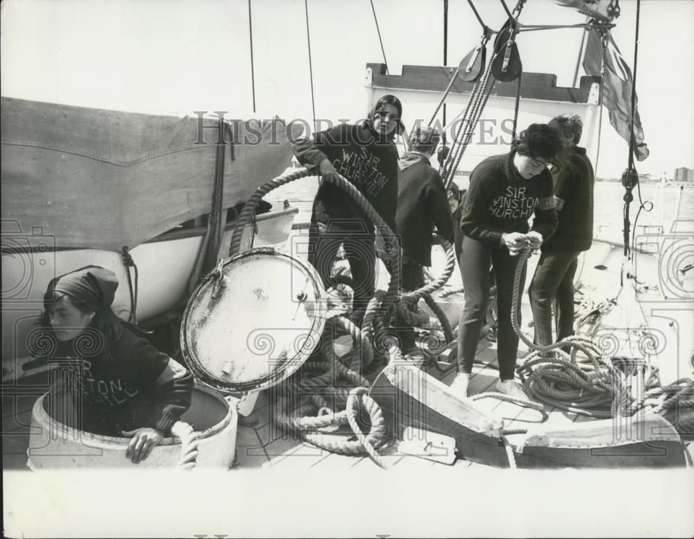 1967 Press Photo Members Of First All-Girl Crew Aboard Sir Winston Churchill - Historic Images