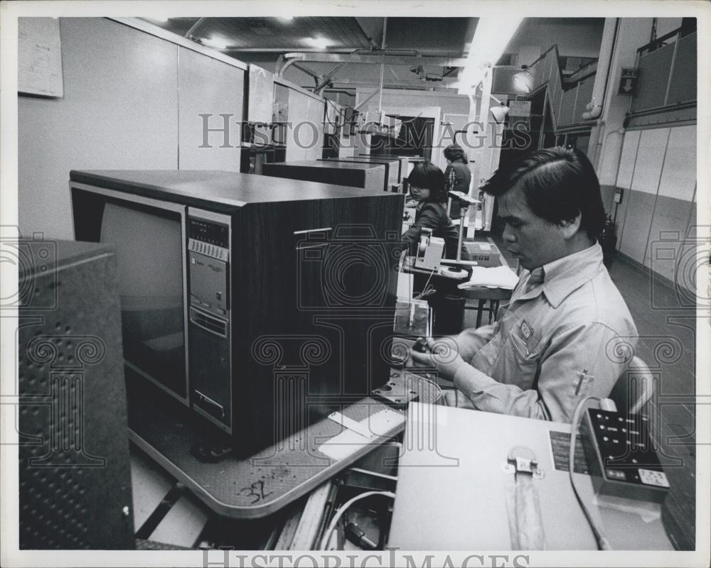 Press Photo Panasonic Color TV Production At Ibiraki plant Osaka Japan - Historic Images