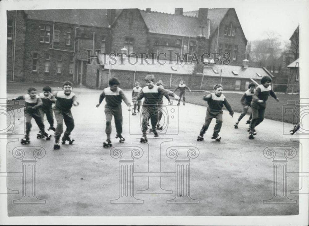 Press Photo blind roller skaters of Sheffield - Historic Images