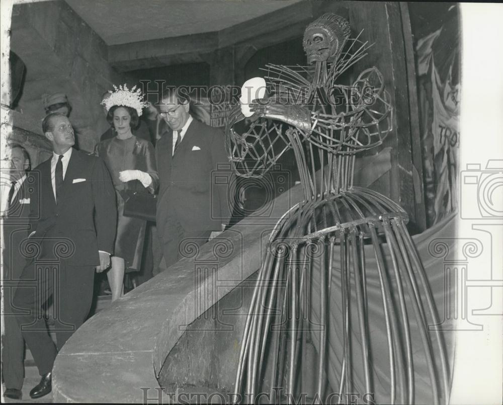 Press Photo Duke at Shakespeare Exhibition - Historic Images