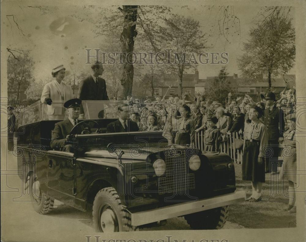 1957 Press Photo Queen And The Duke Of Edinburgh Start Their Two Day Tour - Historic Images