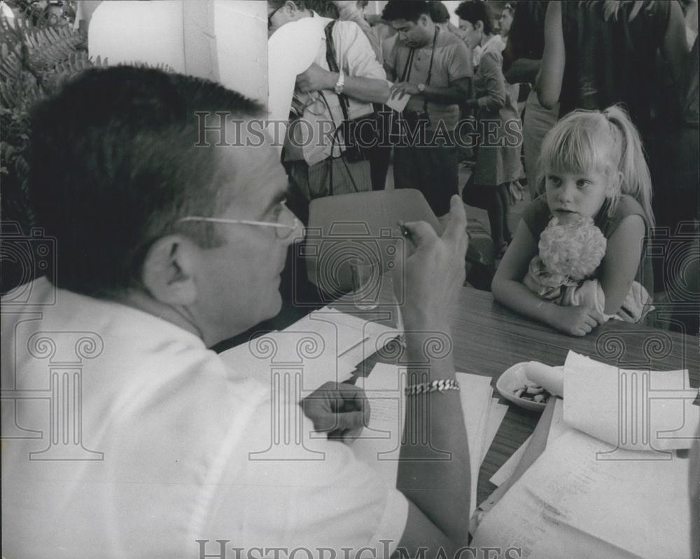 1970 Press Photo One of the released children after Hijacked Airplane - Historic Images