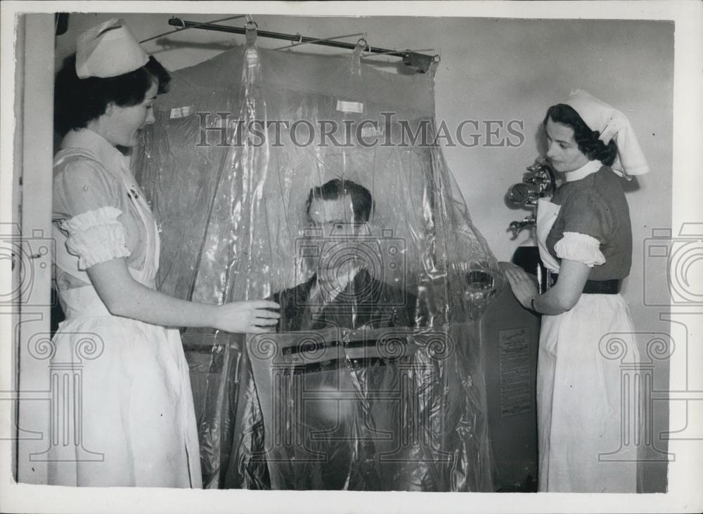 1952 Press Photo Portable Oxygen Tent.. at London Nursing Exhibition - Historic Images