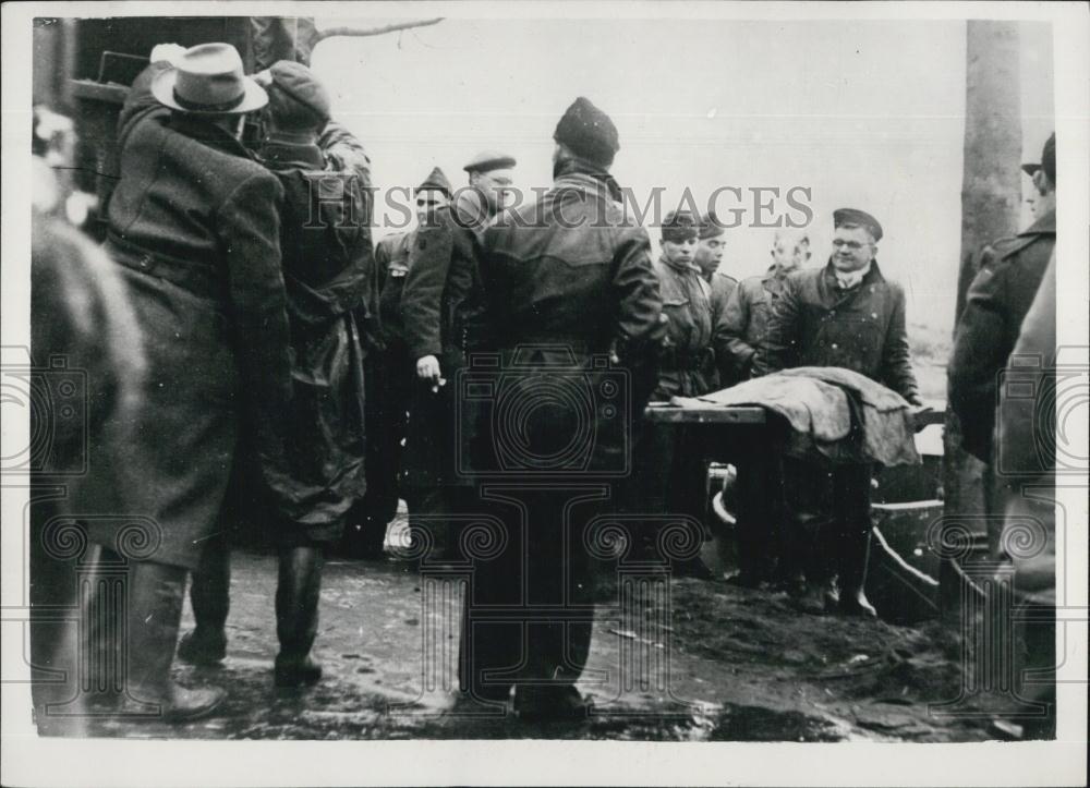 1953 Press Photo Netherlands Floods,victims from isolated islands - Historic Images
