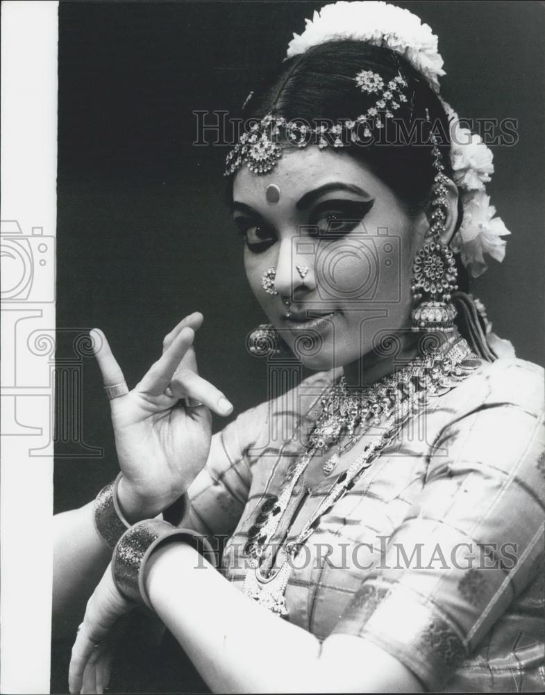 1980 Press Photo Indian Dance Company at Sadlers Wells - Historic Images