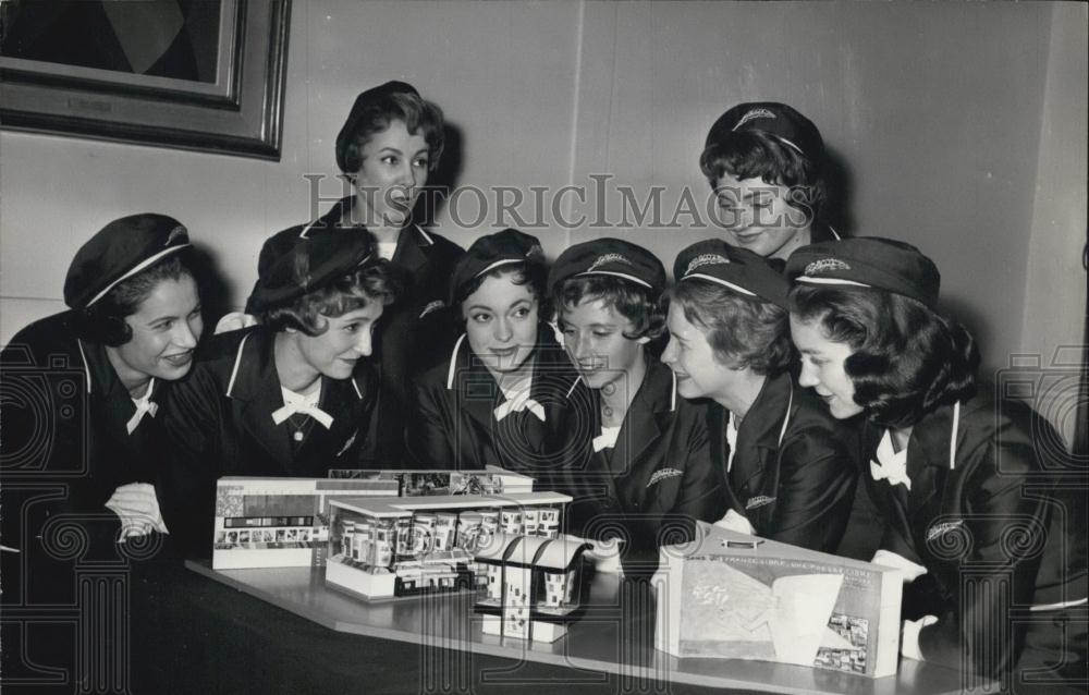 1958 Press Photo Eight French &#39;Press Hostesses&quot; for Brussels world fair - Historic Images