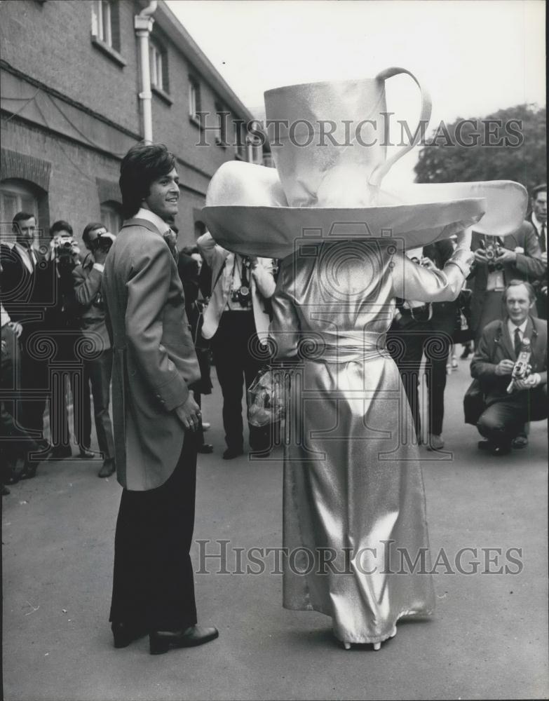 1970 Press Photo Back View Of Gertrude Shilling&#39;s Gold Getup At Royal Ascot Mtg - Historic Images