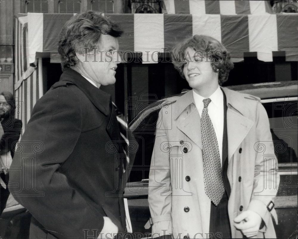 1979 Press Photo Valour In Sport Award Presented Naomi Eumera Japan - Historic Images
