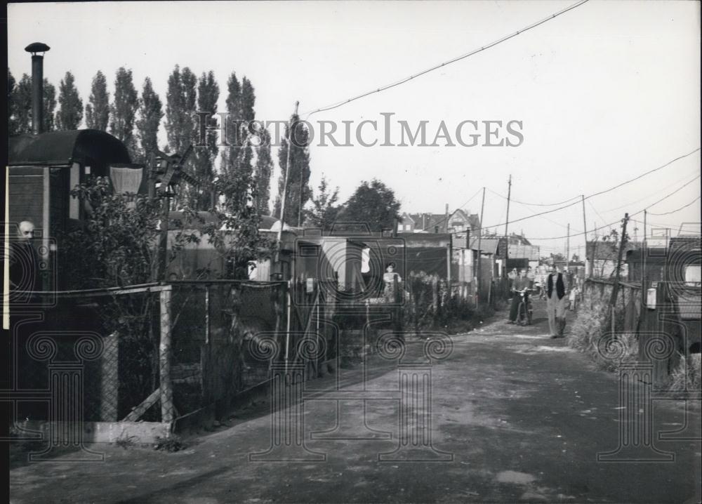 Press Photo Refugee Huts Shacks Old Caravans Community Center Hanover Germany - Historic Images