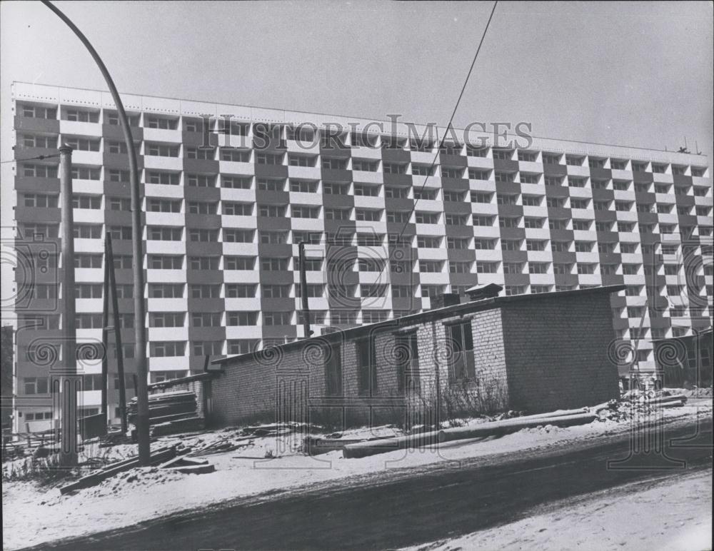 Press Photo New Apartment Bldg in East Berlin - Historic Images