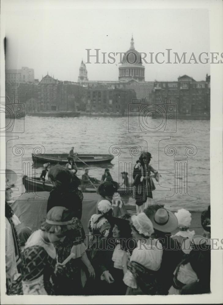 1959 Press Photo Actor Gordon Hand As Sir Christopher Wren - Historic Images