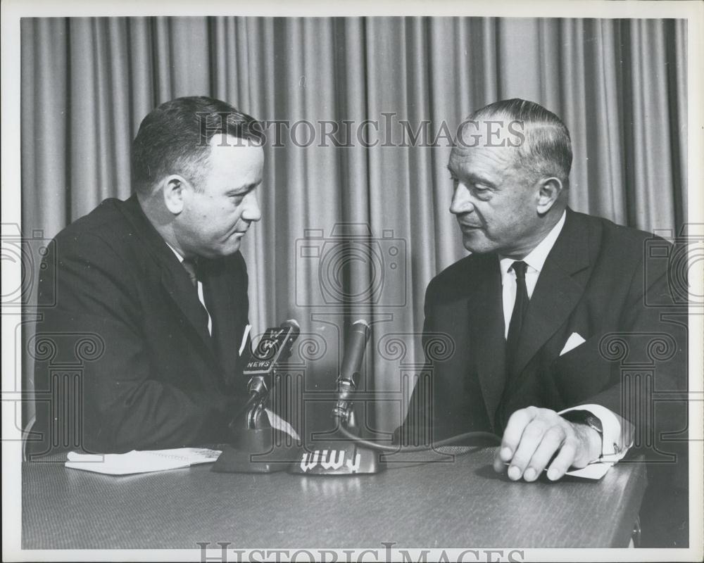 Press Photo Dr. Nordhoff being interviewed at Detroit. - Historic Images