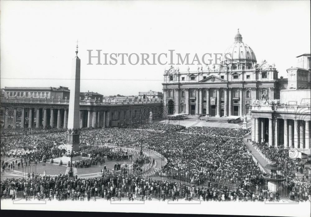 1975 Press Photo Pope Attends Ceremony of Canonization of Bishop Oliver Plunket - Historic Images