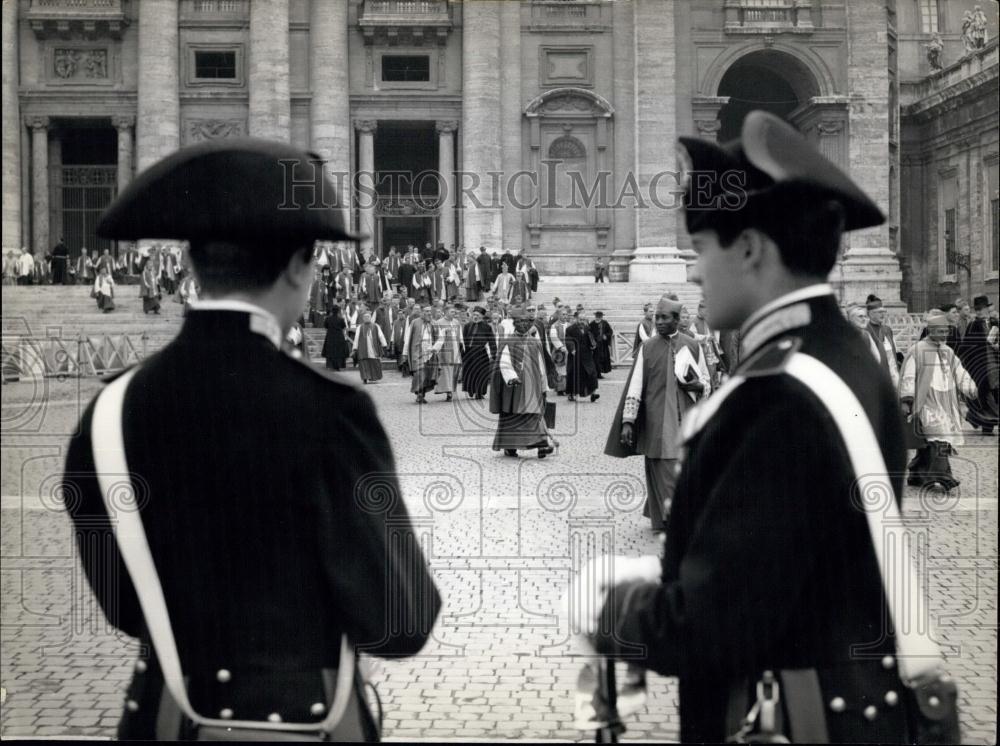 1962 Press Photo Conciliar Fathers on San Peter Square - Historic Images