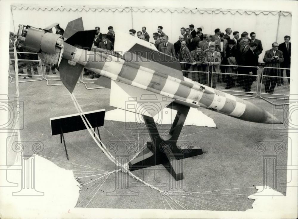 1957 Press Photo Far Borough Air Display English Electric &quot;ThunderBird&quot;: - Historic Images