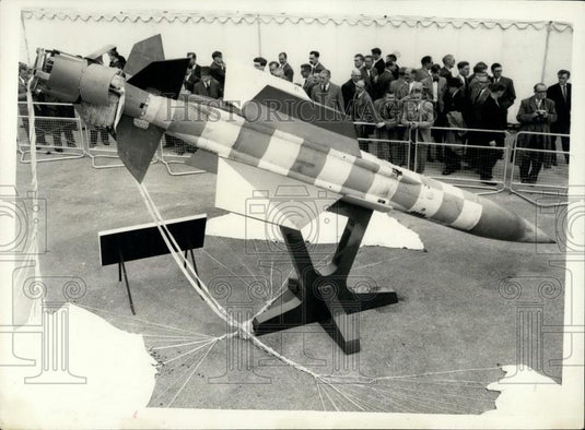 1957 Press Photo Far Borough Air Display English Electric "ThunderBird": - Historic Images